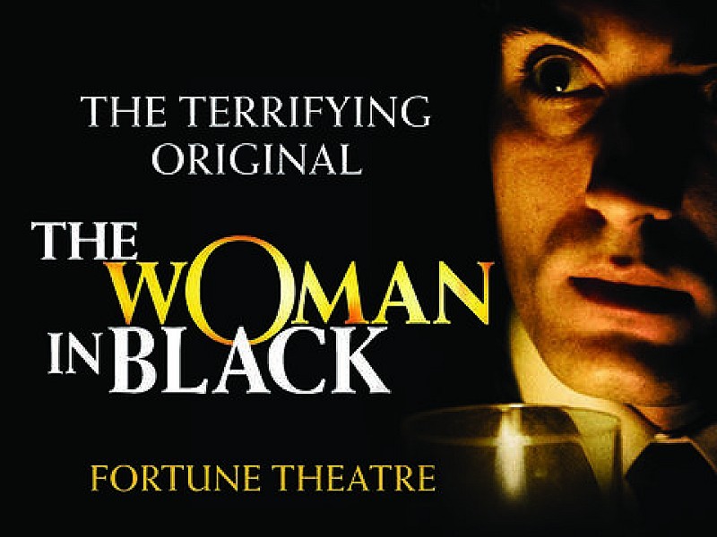 Woman i Black i London