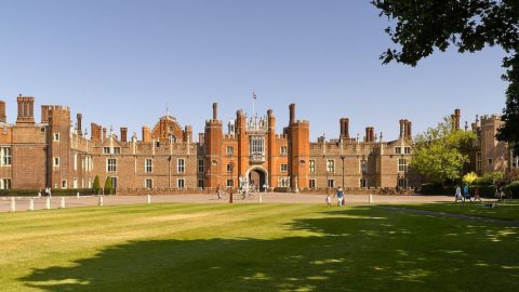 Hampton Court & Windsor Castle Private tour with Driver-Guide