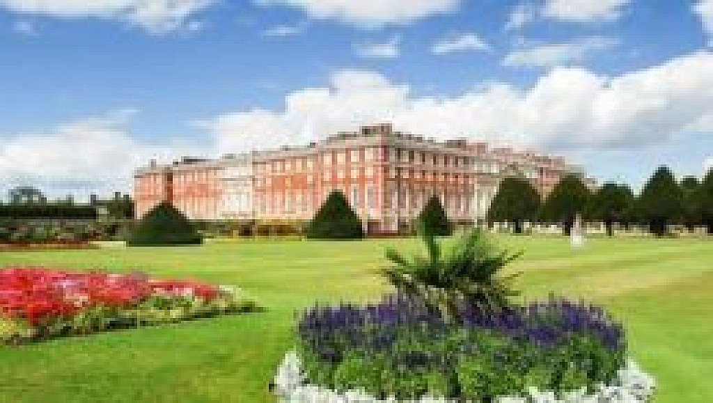 Hampton Court & Windsor Castle Private tour with separate Tour Guide