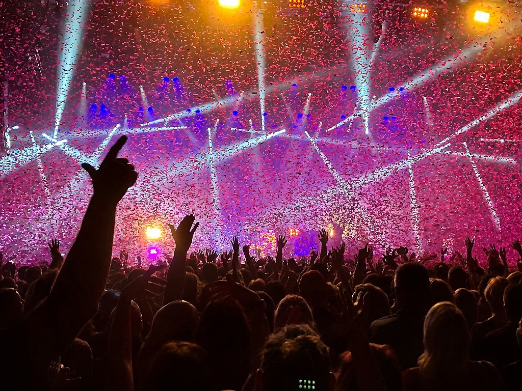 Boka konsertbiljetter till de mest populära sångarna och banden!