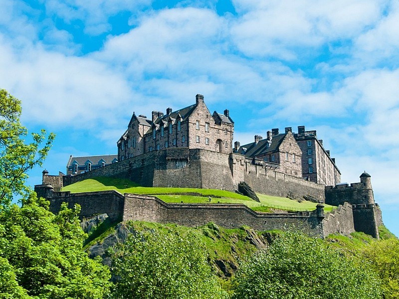 Edinburgh The Royal City - Day Tour from London (standard class)