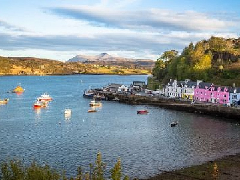 Edinburgh, Loch Ness & The Highlands - 3 Day Rail Tour from London (Standard Class)