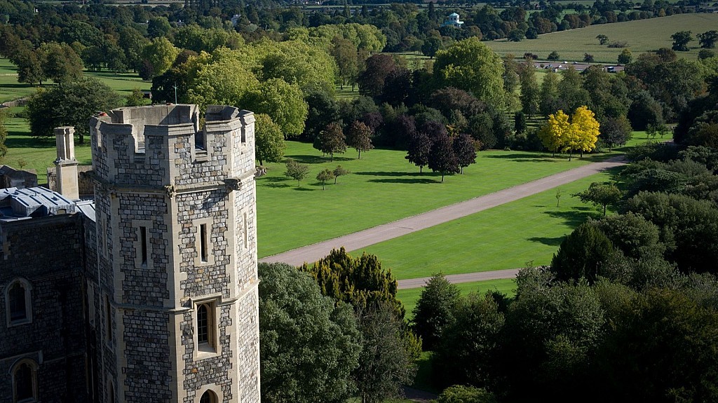 Hampton Court & Windsor Castle Private tour with Driver-Guide